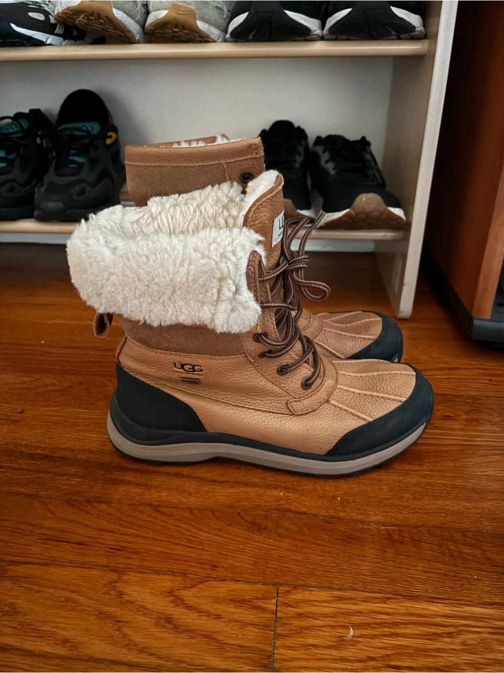 UGG Kids Tan & Cream Shearling-Lined Lace-Up Snow Boots